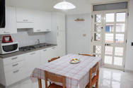Appartamento in affitto a Lido Marini: cucina - soggiorno 1