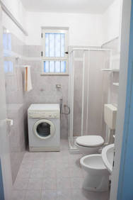 Appartamento in affitto a Lido Marini: bagno 1